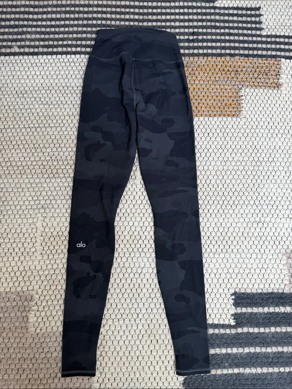 ALO Yoga High-Waist Black Camo Leggings